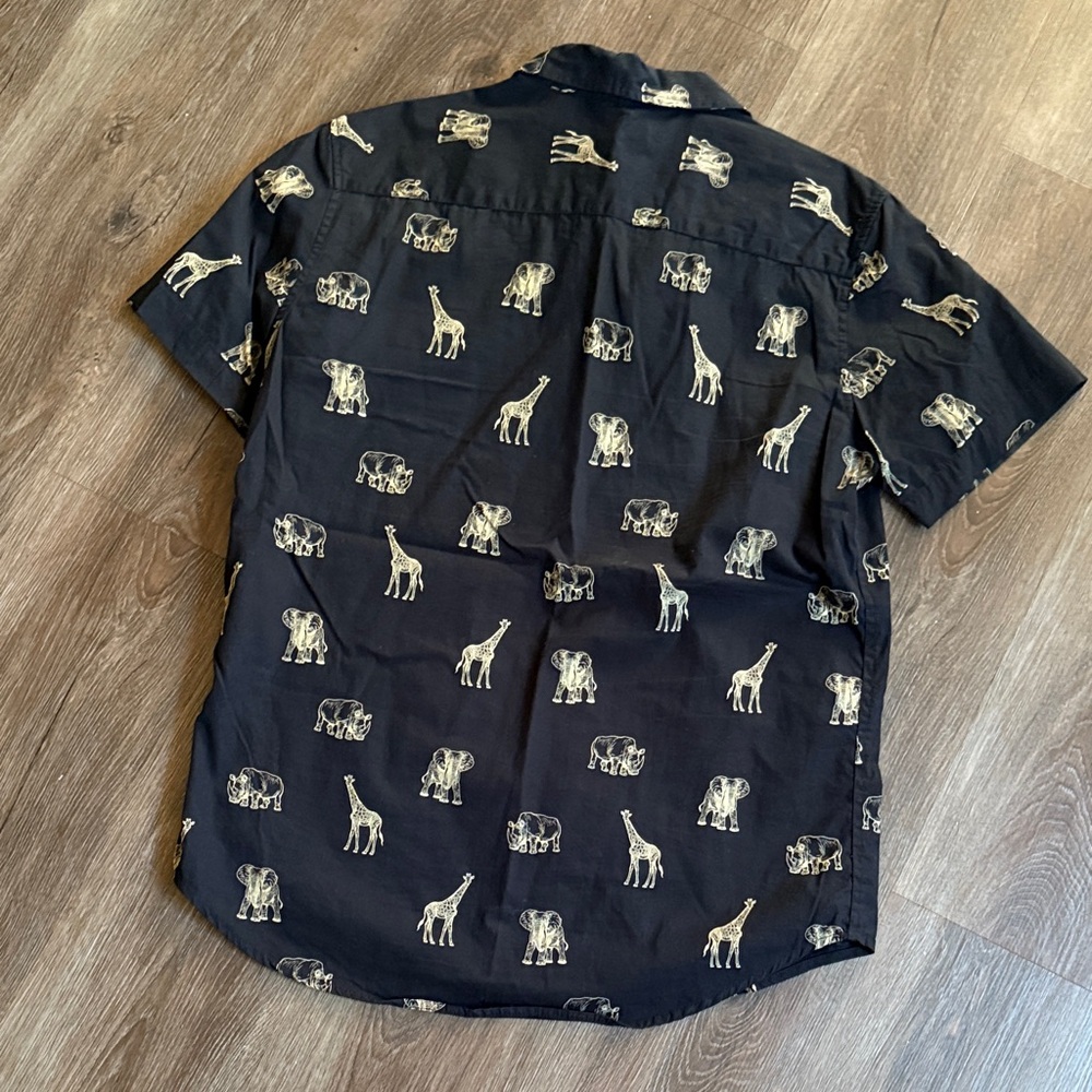 Forever 21 Men’s Black Safari Print Button Down Shirt - Picture 3 of 3